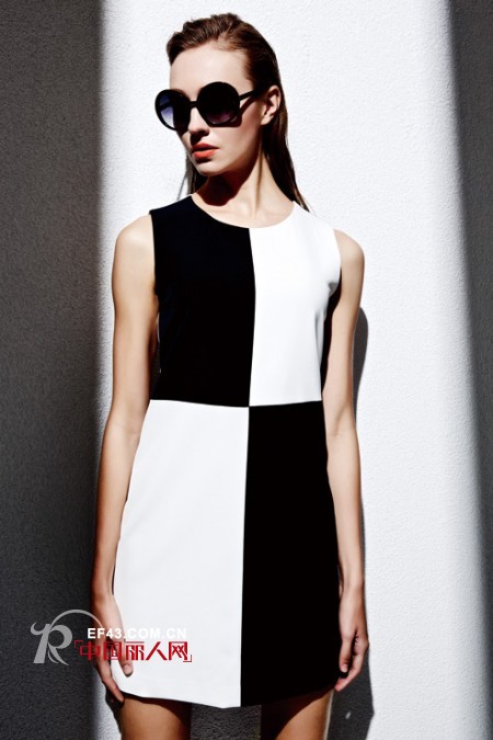 撞色拼接连衣裙 玩转混搭时尚