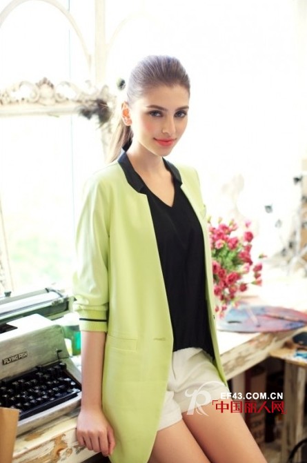 二十五六岁初入职场应该怎么穿 上班穿什么颜色好