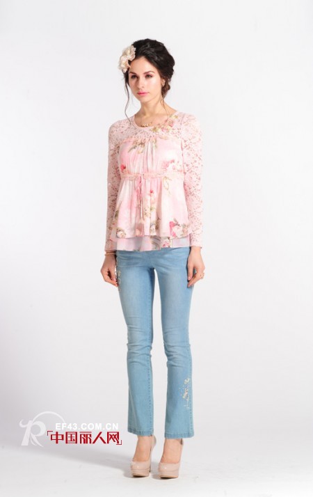 牛仔喇叭裤搭配 牛仔喇叭裤春夏季回潮示范