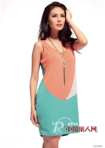 冰激凌色拼接连衣裙打造夏季甜美可人儿