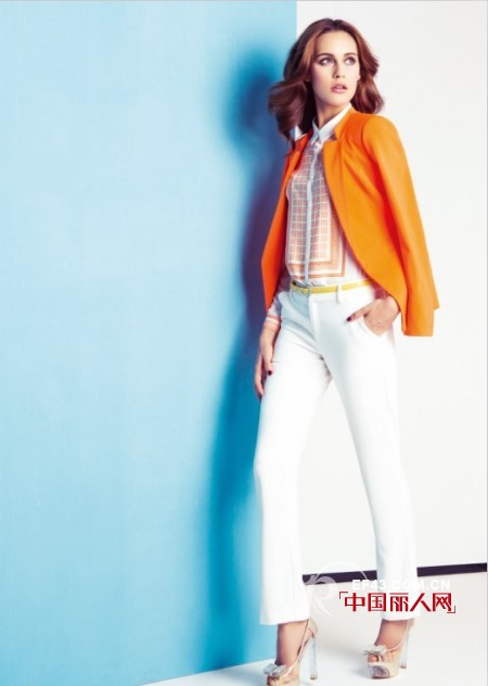 职业女性怎么穿衣搭配?印花西装领衔白领时尚装