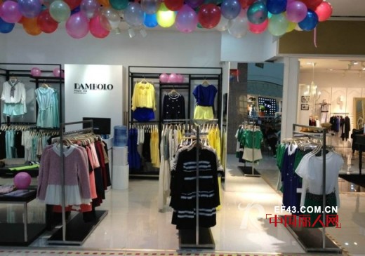 热烈祝贺丹比奴品牌女装3家新店陆续开业