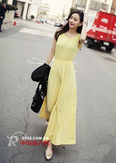 什么颜色的长裙连衣裙好看 什么身材适合穿长裙