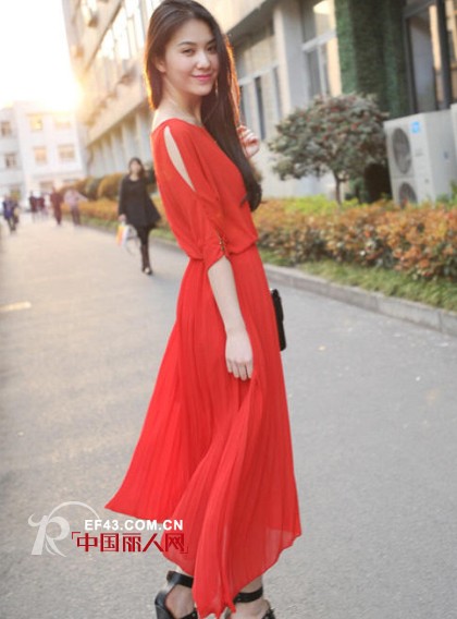 什么颜色的长裙连衣裙好看 什么身材适合穿长裙