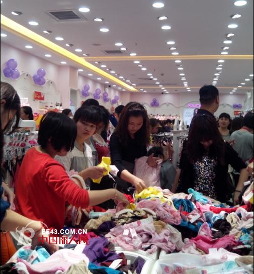 热烈庆贺康璐妮3A品牌内衣店盛大开业