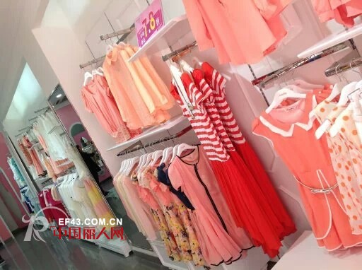 热烈祝贺艾诺绮品牌女装新市店盛大开幕