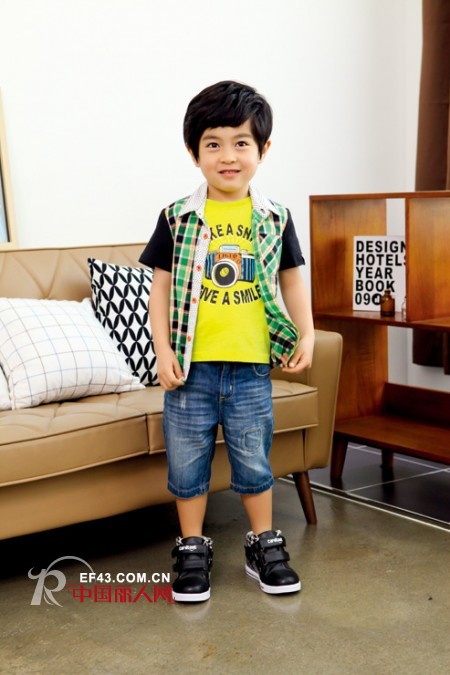 短袖衬衫当外套可以吗 短袖衬衫内搭怎么搭配