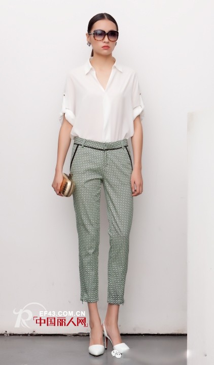 女性日记优雅格纹 游走在复古与纯粹间