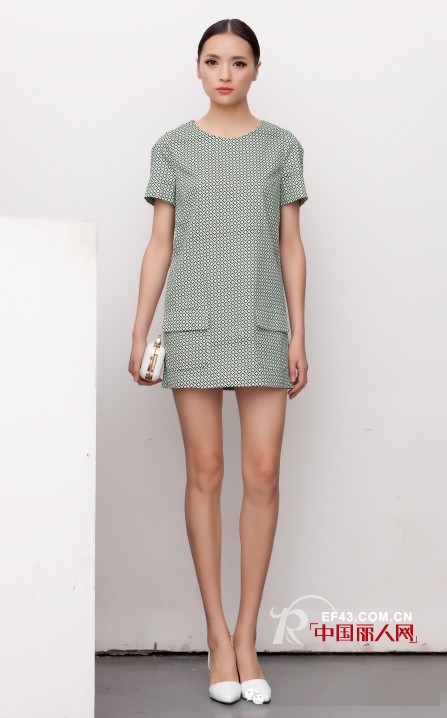 女性日记优雅格纹 游走在复古与纯粹间