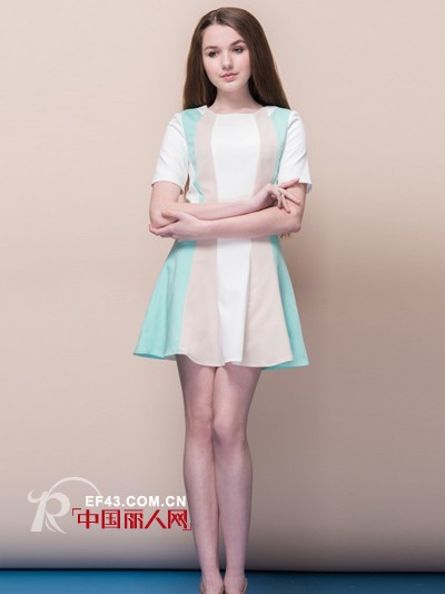 印花条纹连衣裙新款 怎么搭配都好看