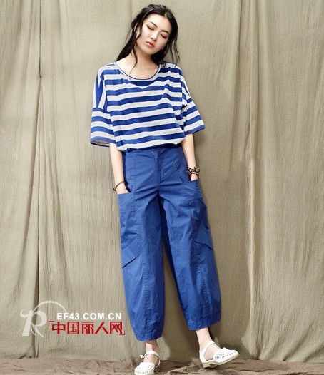 t恤衫的时髦搭配  演绎青春潮范儿