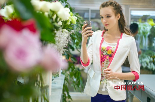 春季花朵穿在身上 蜜西娅春季新款繁花朵朵开
