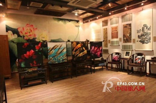 百年老字号焕发新活力 打造时尚界的新标杆