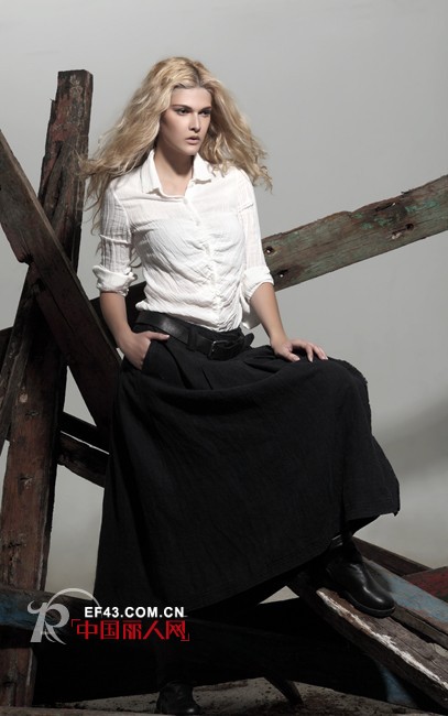 春季衬衫如何搭配 职场中衬衫的搭配方法