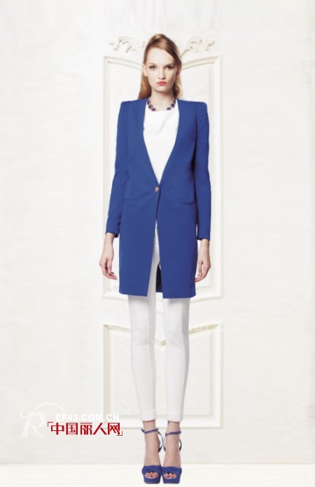 2014宝蓝色服装配什么颜色 宝蓝色连衣裙配什么外套