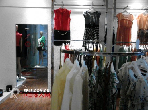 “唯炫”女装贵州龙里店开业  8家新店五一即将揭幕