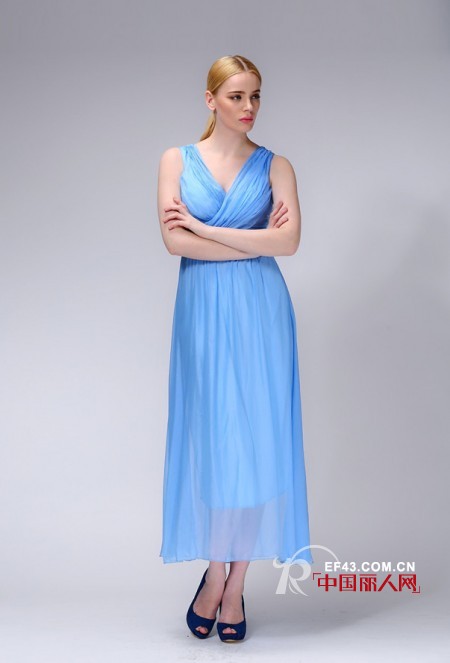 什么颜色雪纺连衣长裙好看 雪纺连衣裙配什么鞋子