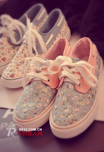 今年流行什么鞋子 碎花鞋搭配什么衣服好看