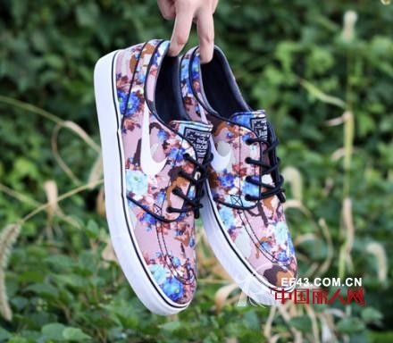 今年流行什么鞋子 碎花鞋搭配什么衣服好看