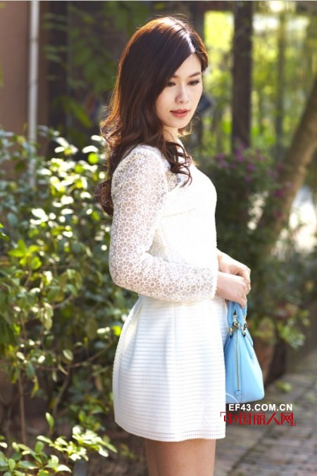 夏季出门怎么穿好看 一件连衣裙就可以轻松搞定