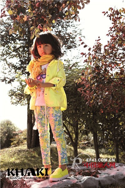 春季亮色外套配什么裤子好看 小女孩的外套流行什么样的