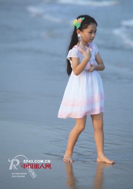 儿童夏季连衣裙新款 飘逸裙角留下童年的记忆