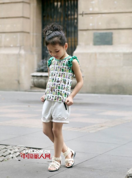 小清新薄荷绿T恤怎么搭配 T恤款式搭配什么裤子