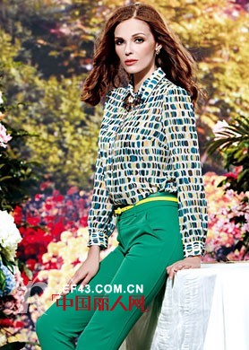 雪纺衫演绎多种风格 格子衫绿色铅笔裤搭配