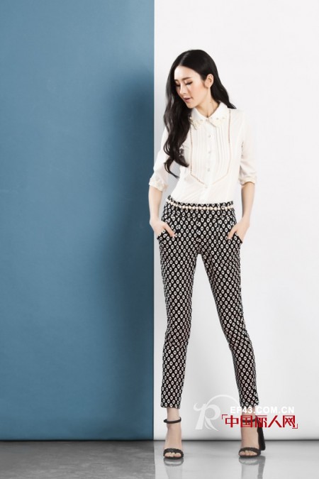 公主衫铅笔裤搭配逛街必备 不一样的职场时尚造型