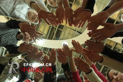 热烈祝贺南昌女加盟商成功签约爱戴经络调理型内衣