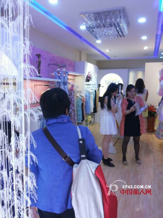 丹诗格尔女装新疆库尔勒小康城店盛大开业