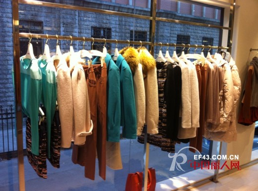 雅轩菲格女装云南昆明店盛大开业