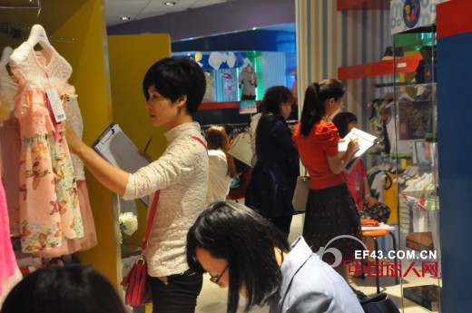 热烈祝贺大拇哥2014年秋冬新品鉴赏会圆满举办