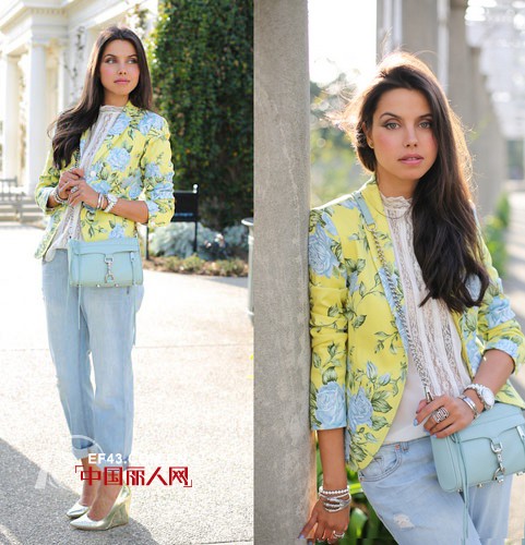 印花小西装巧搭配 开启春季娇嫩模式