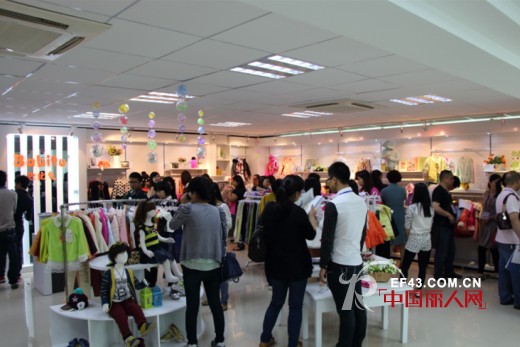 热烈祝贺巴比兔童装2014秋冬新品订货会取得圆满成功!