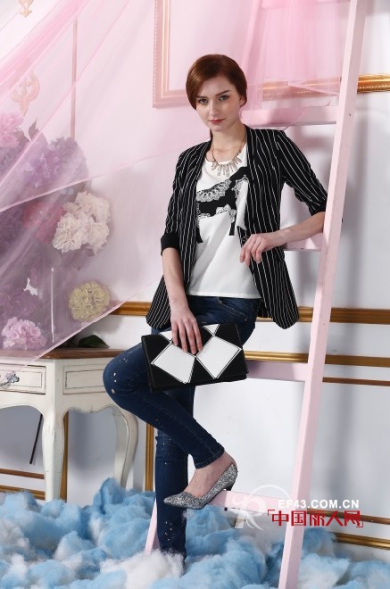 职业装适合什么颜色 职业装裙子还是裤子好看