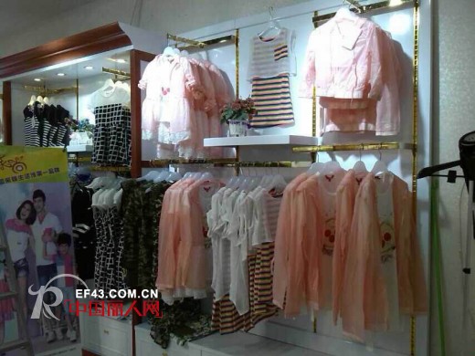 热烈庆祝亲尚亲子装甘肃新店开业