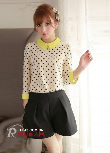 25岁左右的女孩喜欢穿什么 裙裤怎么搭配上衣