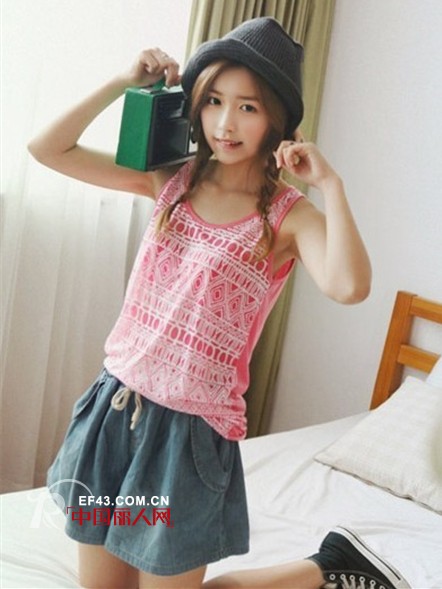 25岁左右的女孩喜欢穿什么 裙裤怎么搭配上衣