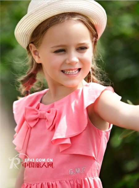 玫红颜色怎么搭配 五月旅游穿什么服装比较适合