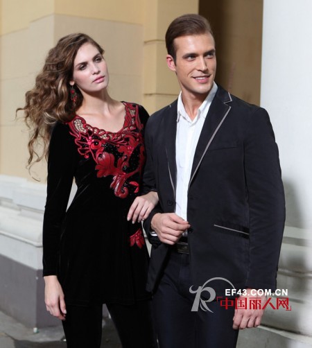 参加酒会女士该怎么搭配 成熟女性该怎么穿合适