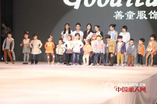 善童服饰2014秋季新品发布会进行中 给力优惠政策让利加盟商