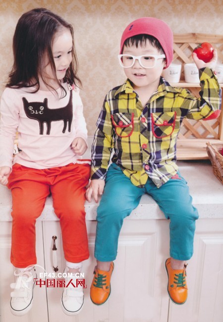 春季下雨天该怎么穿衣服 天气转凉适合穿什么款式