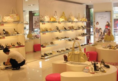 受电商冲击 多品牌女鞋店现打折关门