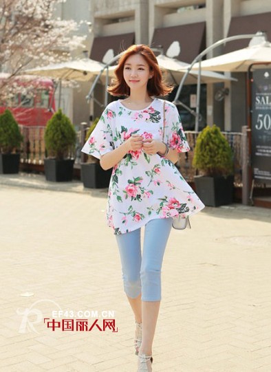 印花T恤配什么裤子 T恤搭配牛仔裤夏季拒绝单调