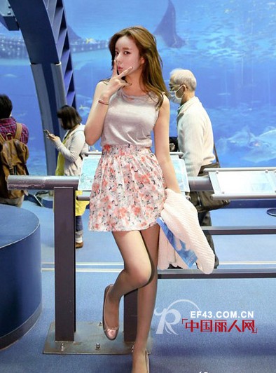 夏季清凉装扮 背心配短裤够清新