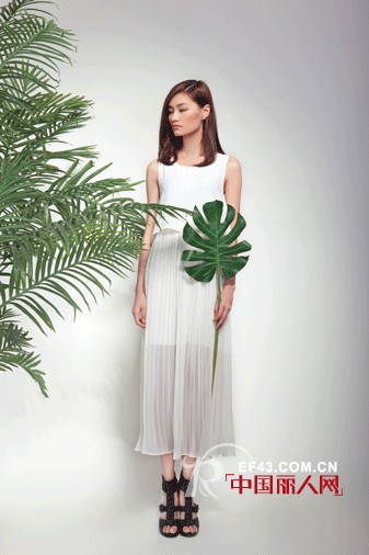 女人的自信时尚魅力 源自艾上乐品女装