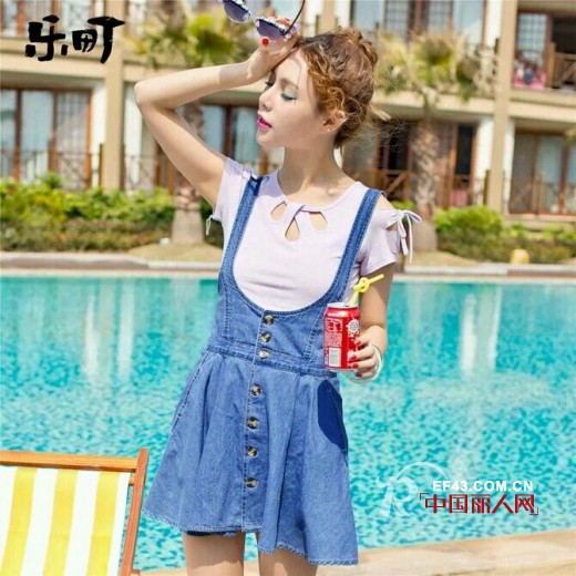 背带牛仔裙怎么搭配好看 蝴蝶结甜美背带雪纺裙