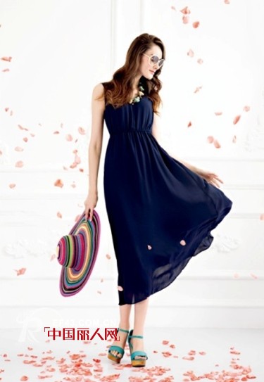 夏日长裙 飘逸灵动 凸显气质