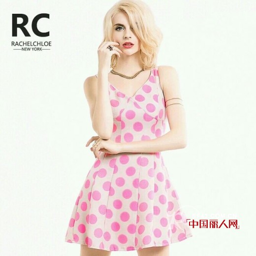 欧美风格v领裙新款 露肩裙性感甜美两不误